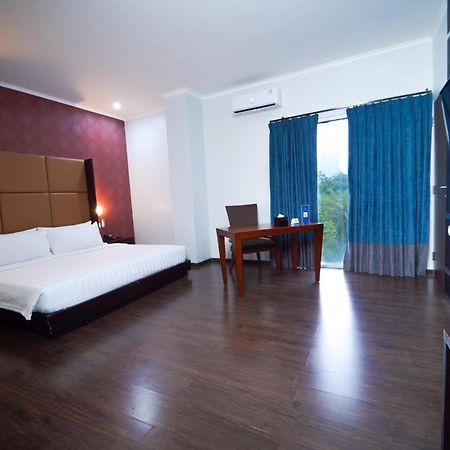 Noola Hotel Cilacap Buitenkant foto