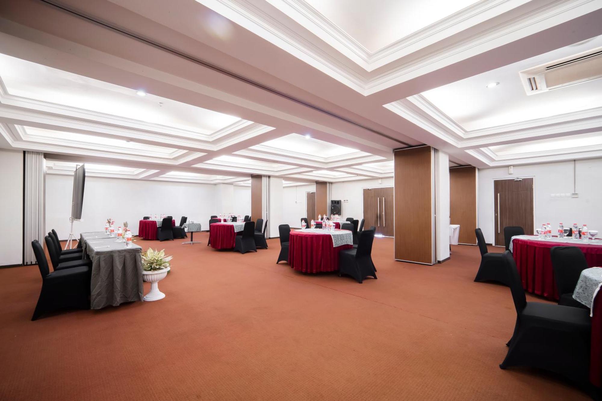 Noola Hotel Cilacap Buitenkant foto