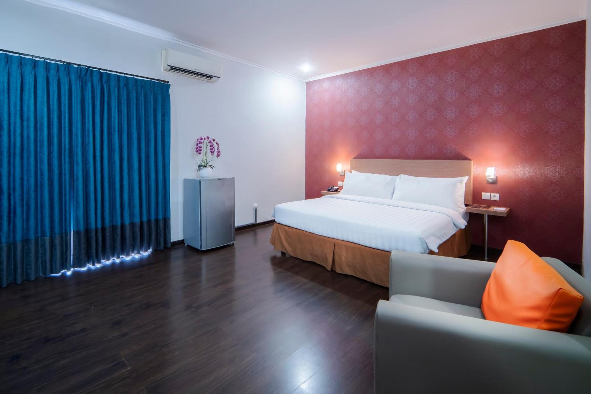 Noola Hotel Cilacap Buitenkant foto